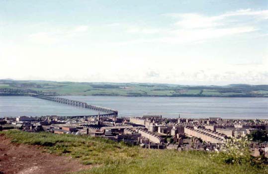 04 Dundee and railway bridge